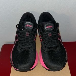 ASICS Gel Kayano 27 size 6- Black & Pink - lightly worn